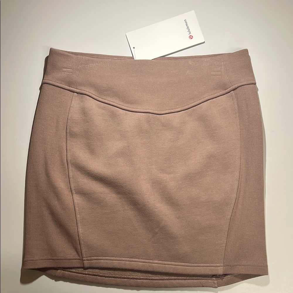 Lululemon Scuba HR Mini Skirt Size Medium NWT